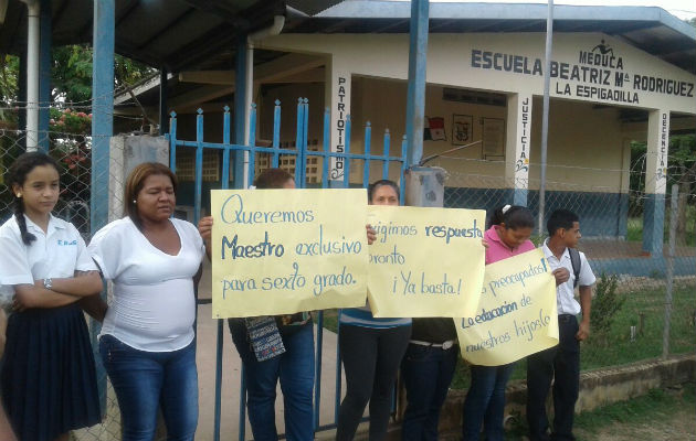 Padres de familia de la escuela de La Espigadilla exigen nombrar ... - Panamá América