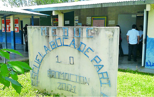 Padres de familia de escuela Boca de Parita esperan respuesta - Panamá América