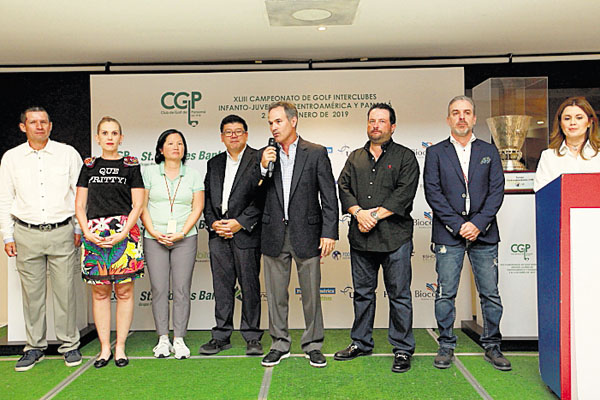 Organización de primera: De izq. a dcha.: Wilman Beltrán, Erika Pousa, Digna Tang de Ng, Santiago Ng, Miguel Durán, Rodrigo Arosemena y Juan Pousa, quienes comandaron la organización del XLIII Campeonato de Golf Interclubes Infanto-Juvenil.