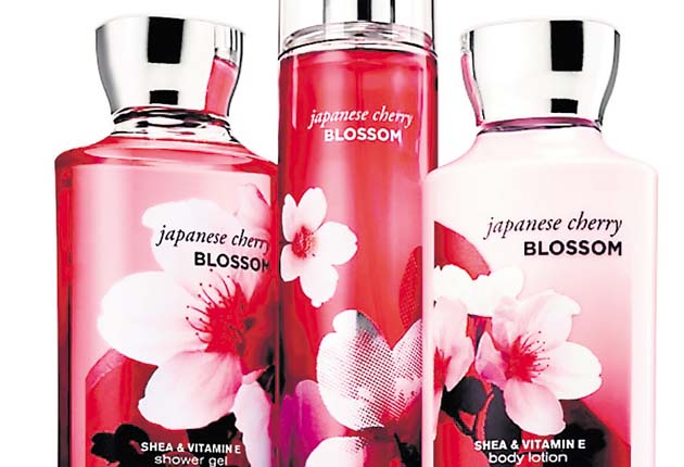 Coquetas: La fragancia Japanese Cherry Blossom ofrece una mezcla de aromas de ensueño que se adaptan perfectamente a esta personalidad encantadora.