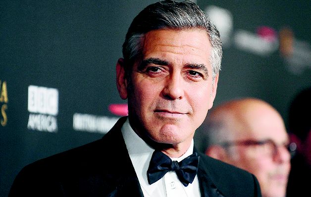 George Clooney asegura que tener redes es meterse en problemas.