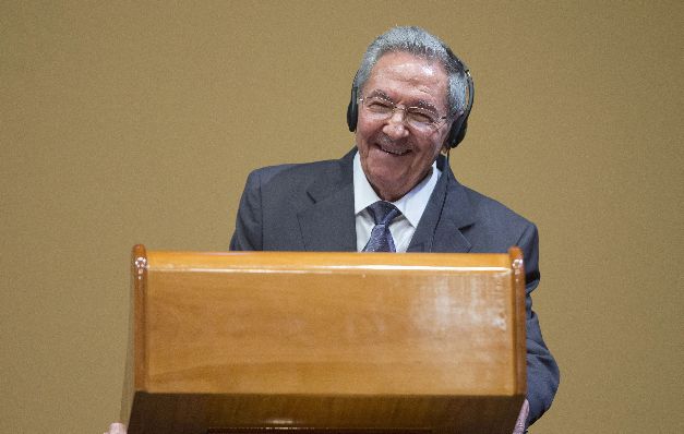 Raúl Castro pidió a Obama que cese el bloqueo económico. / Foto AP