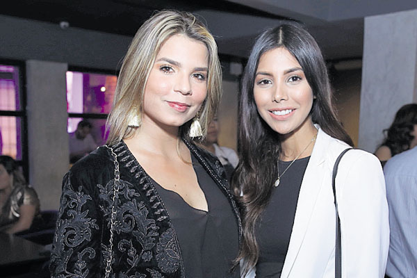 6. Daniela Estévez y Nitza Vivas.
