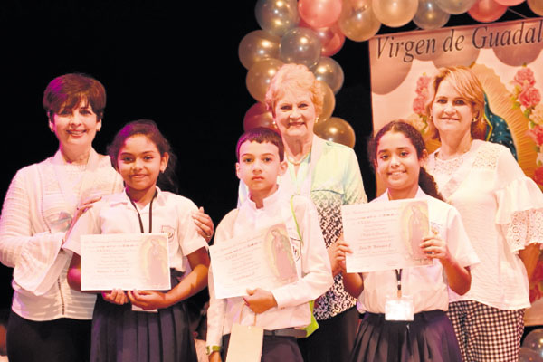 Algunos de los estudiantes ganadores.