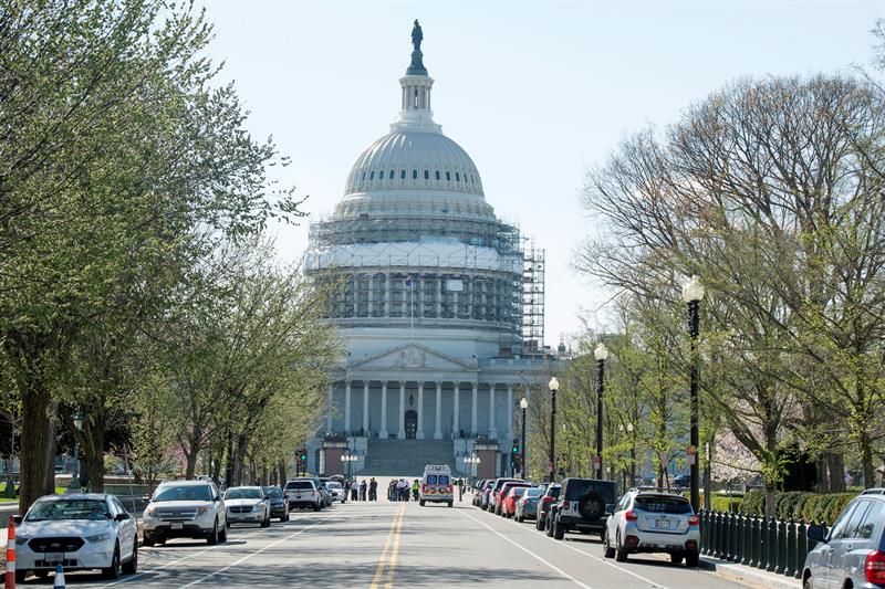 Cierre de los alrededores del Capitolio, tras un tiroteo. Foto: EFE