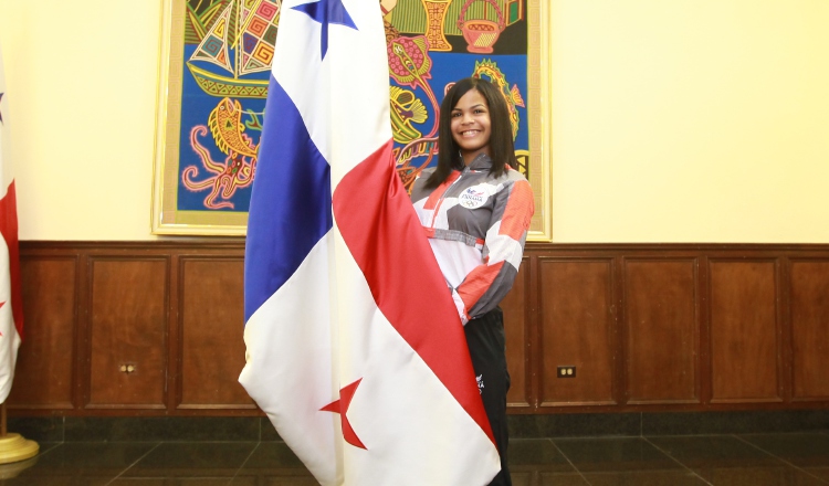Némesis Candelo, abanderada de la delegación panameña en los Juegos de la Juventud en Buenos Aires. Foto Anayansi Gamez