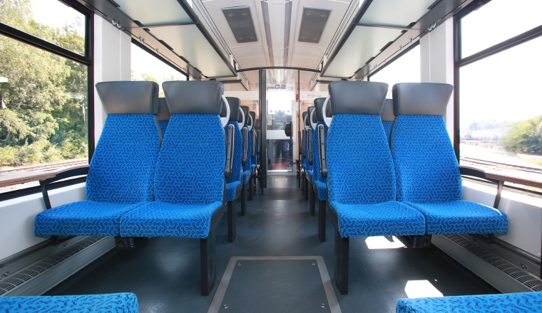Tren verde que ya recorre la Baja Sajonia de Alemania.