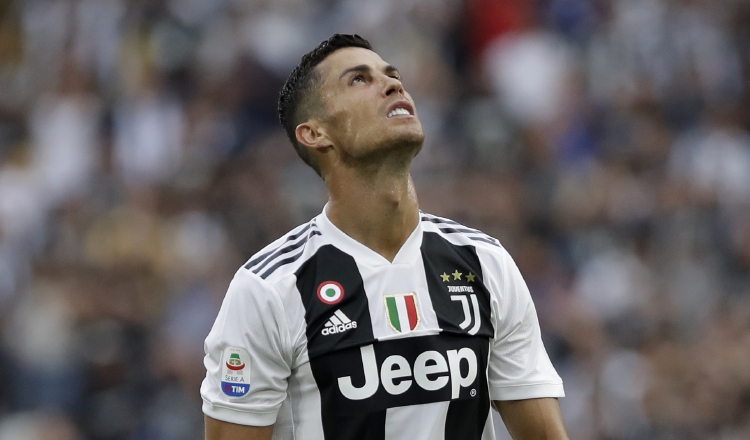 Cristiano Ronaldo, ahora jugador de Juventus, ha puesto todo en manos de sus abogados. /Foto AP
