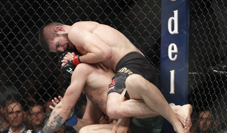 Khabib Nurmagomedov venció por sumisión a Conor McGregor en el cuarto asalto. /Foto AP