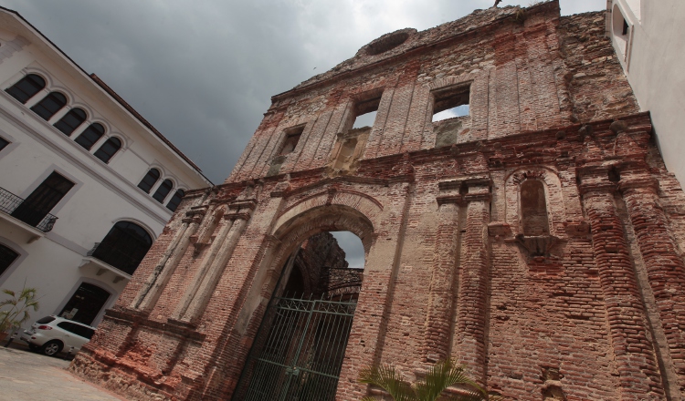 Monumento del Arco Chato. Archivo.