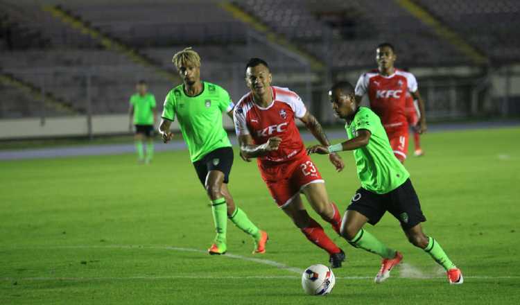 Santa Gema y San Francisco empataron a cero goles anoche en el estadio Rommel Fernández. /Foto Anayansi Gamez