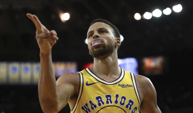 Stephen Curry estuvo finísimo a la ofensiva.