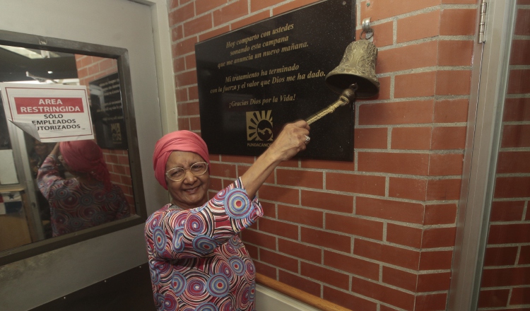 Ana de Millares cumplió 50 años de laborar en Editora Panamá América. /Foto Archivos 