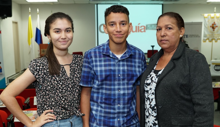 2. Yatzumi de León, Jair Arrieta y Nereida Rodríguez.