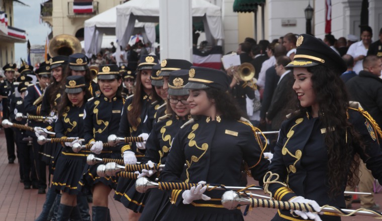 Batuteras de La Salle. /Foto Víctor Arosemena