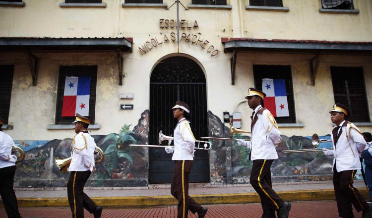 Estudiantes  le rindieron honor a la patria. /Foto EFE