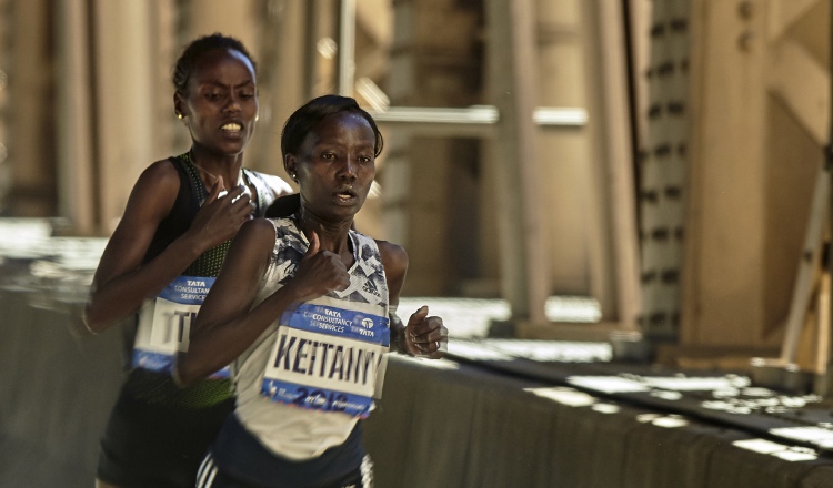 Mary Keitany ganó por cuarta ocasión el maratón. /Foto AP