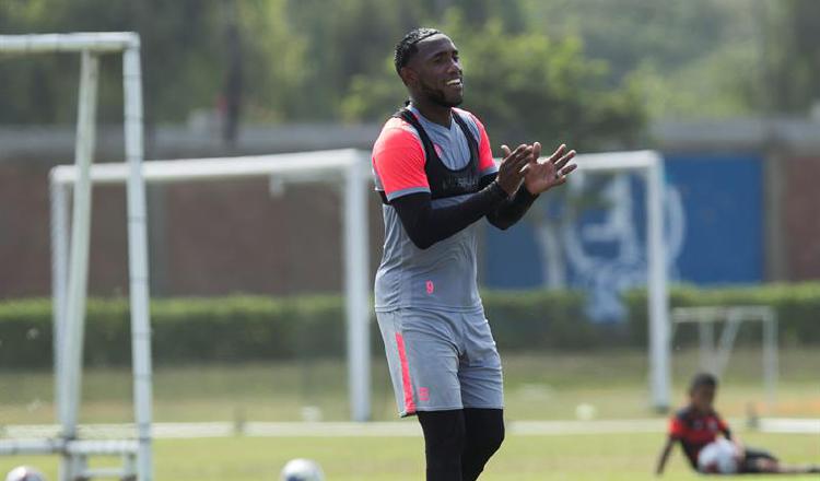 Luis Tejada es ídolo en el fútbol peruano. /Foto EFE