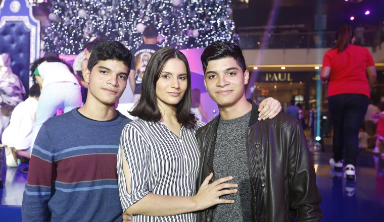 2. Alexander Santos, Isabel Madalena y Alejandro Santos.