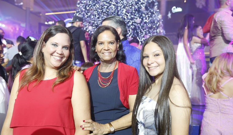 3. Jessica Rosales, Isabella Cano y Enelda Rosales.