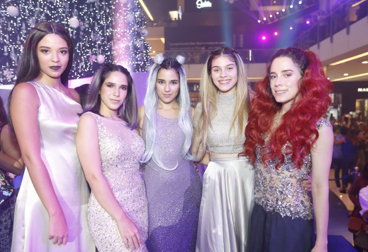 5. María Alejandra Galbe, Sofía Paz, Camila Santos, Alejandra Santos y Claudia Santos.