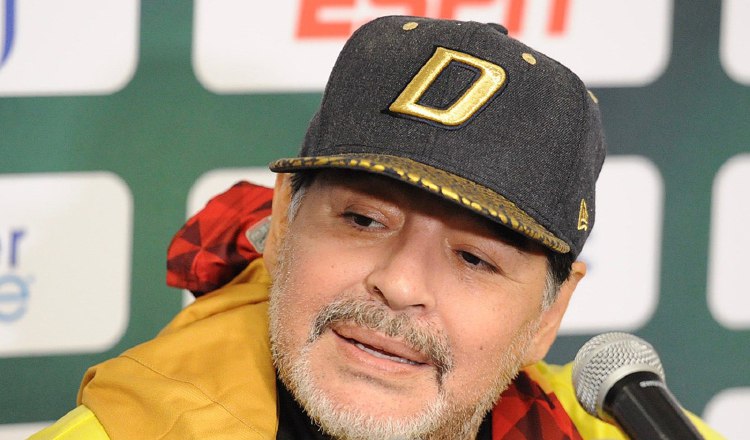 Diego Maradona cree que hay un reglamento que debe cumplirse. /Foto EFE