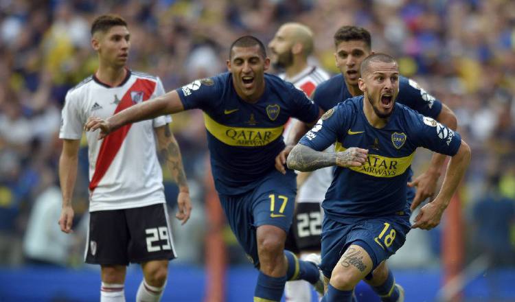 El primer partido jugador en la cancha de Boca terminó con empate 2-2. /Foto AP