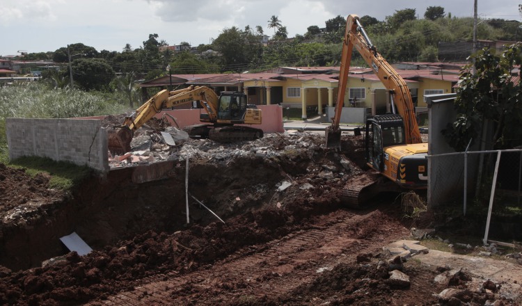 El MOP continúa buscando la supuesta obstrucción que ocasionó  la anegación. /Foto Víctor Arosemena