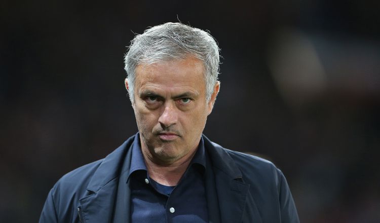 José Mourinho no pudo con el proyecto del United que anda lejos de los líderes. /Foto EFE