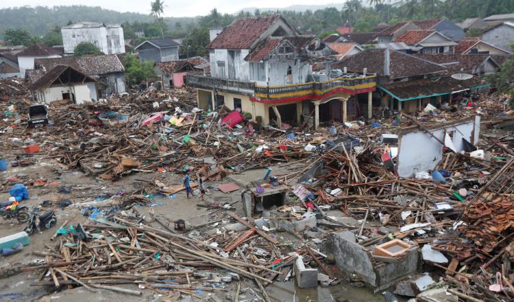 El agua causó destrozos en extensar áreas donde habitan pesonas himildes en frágiles viviendas. EEF