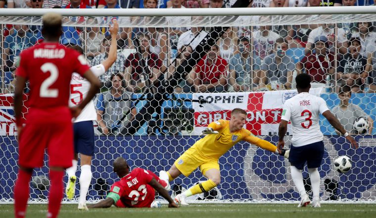 2.  Felipe Baloy, primer panameño  en anotar un gol en un mundial. /Foto AP