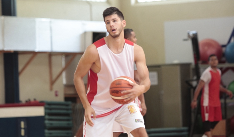 Eugenio Luzcando fue campeón con Universitario en la LPB y forma parte del quinteto nacional. /Foto Anayansi Gamez