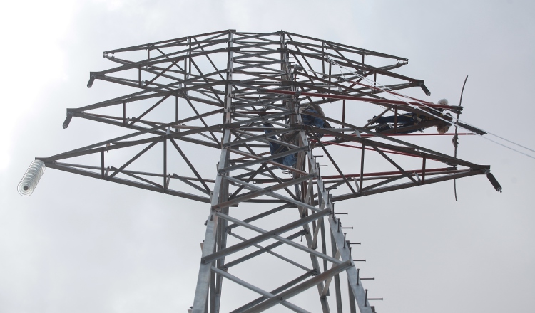 La línea de transmisión eléctrica operará inicialmente a 230 kilovoltios y posteriormente será ampliada a 500 kilovoltios. /Foto: Archivo