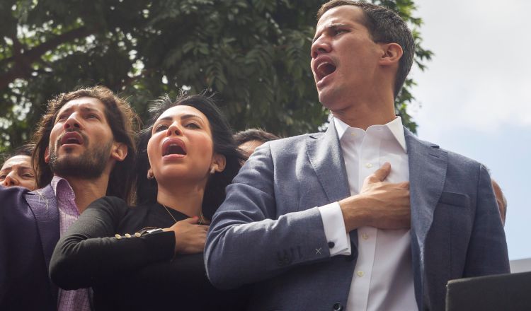 Gran cantidad de manifestantes salieron a las calles para protestar contra el régimen de Maduro. EFE