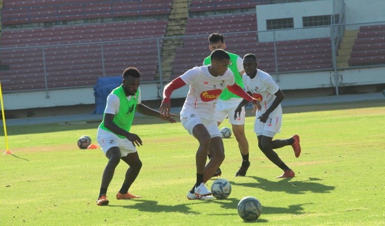 Selección mayor entrena con miras al juego ante Estados Unidos. /Foto Anayansi Gamez