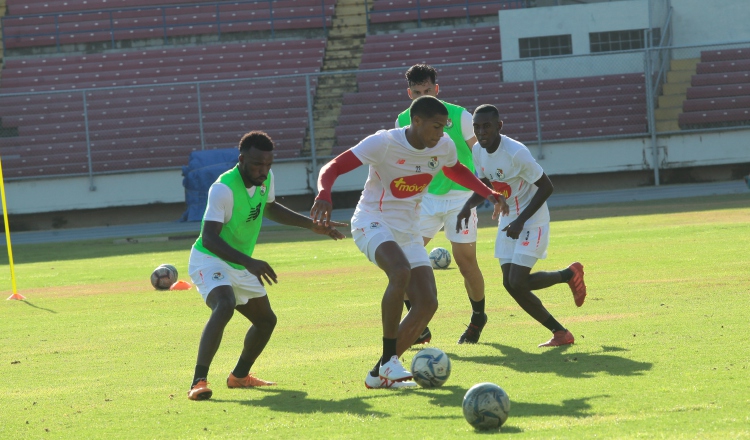 Selección mayor entrena con miras al  juego ante Estados Unidos. /Foto Anayansi Gamez