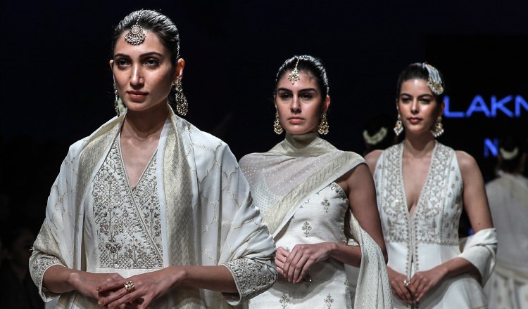 1. Creaciones de la diseñadora india Anita Dongre.