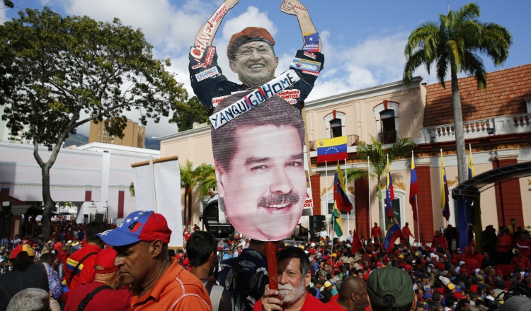 Partidarios chavistas durante reciente marcha  de apoyo a Maduro. AP
