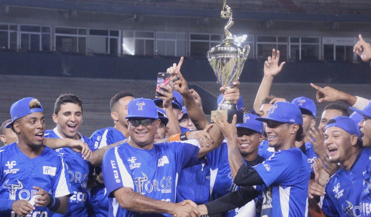 Toros, dirigido por Manuel Rodríguez, debuta en la Serie del Caribe. @Toros