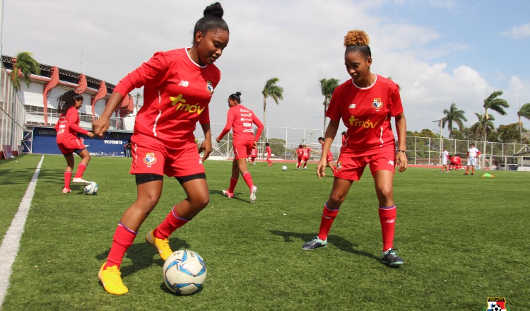 Selección femenina entrena. @Fepafut