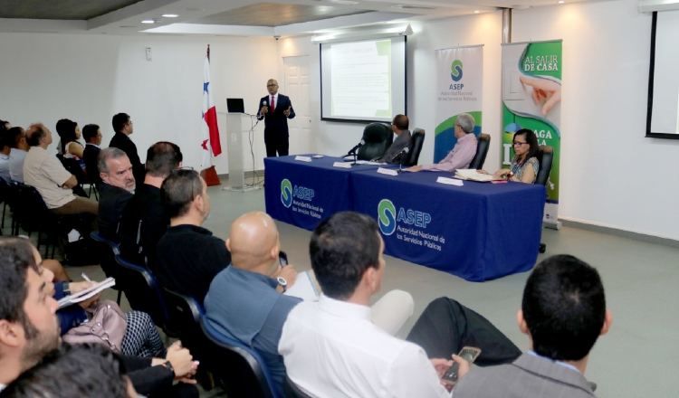 La tendencia mundial es hacia el uso de autos eléctricos, por lo que en Panamá se busca regular el uso de cargadores. Foto/ Asep