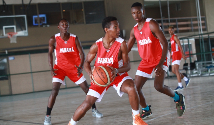 Entrenamiento de la selección de baloncesto de Panamá. Anayansi Gamez