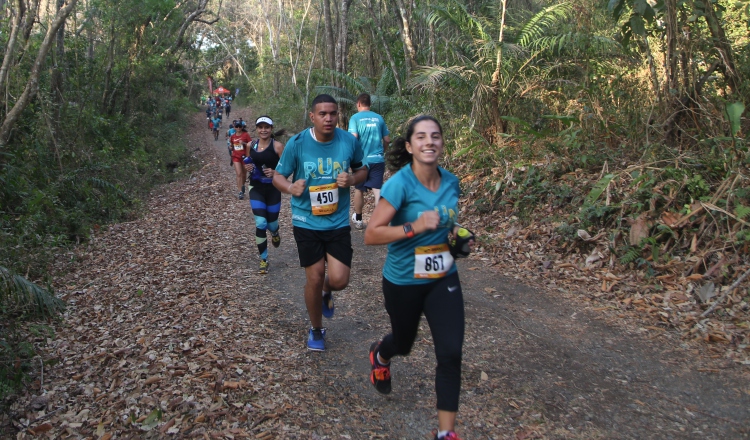 Mil corredores participaron en el evento.