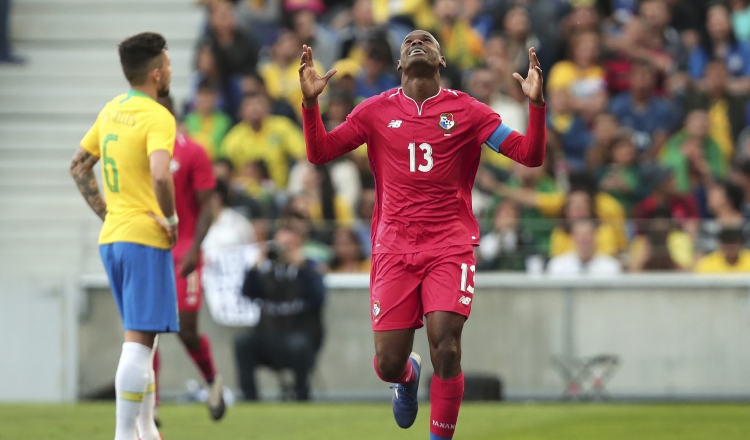Machado hizo historia con su gol.