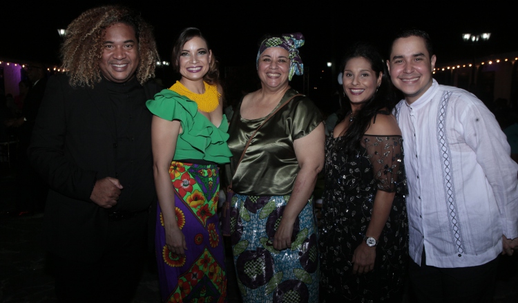 1.  Carlos Quintana, Maicel Bermúdez, Charo Barrera, Meche Ochoa y Aníbal Espinosa.