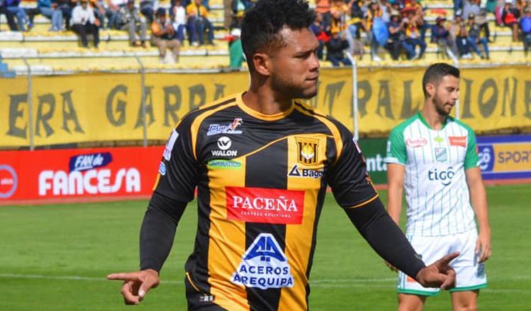 Rolando Blackburn jugó los 90 minutos en el empate de The Strongest con Sport Boys. Cortesía