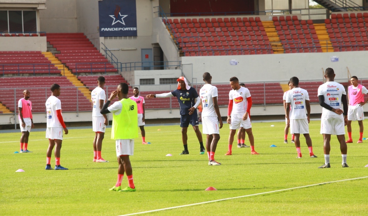 La selección Sub-22 entrena junto al equipo mayor. Anayansi Gamez