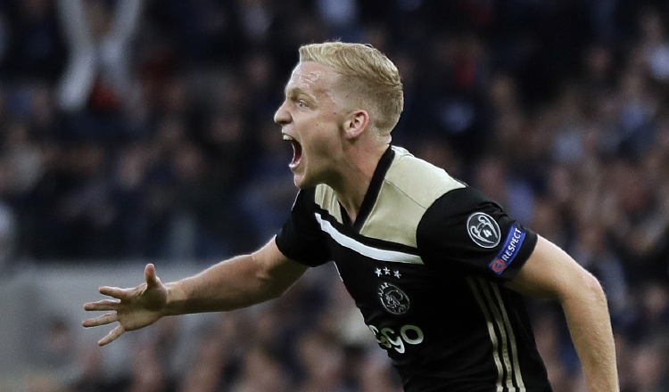 Donny van de Beek festeja su gol. AP