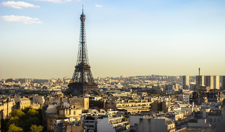 La famosa Torre Eiffel, en París, Francia.