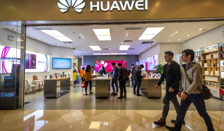 En Europa, Huawei es, casi un 18 % de cuota de mercado. EFE